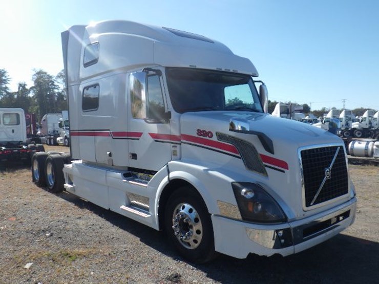 2018-volvo-vnl780-image-4