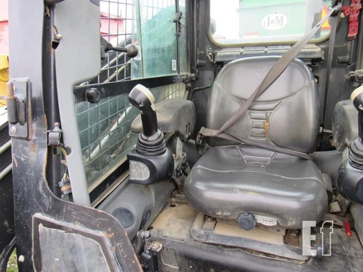 new-holland-c232-image-4
