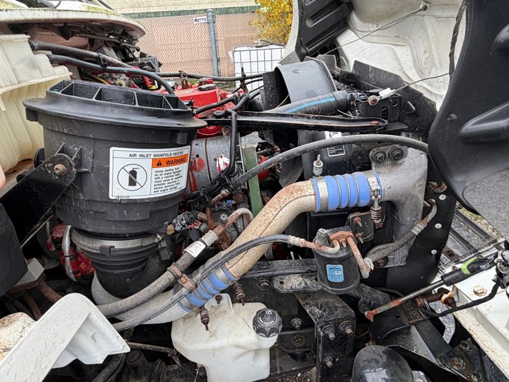 #1667-•-2016-freightliner-m2-cab-and-chassis-image-49