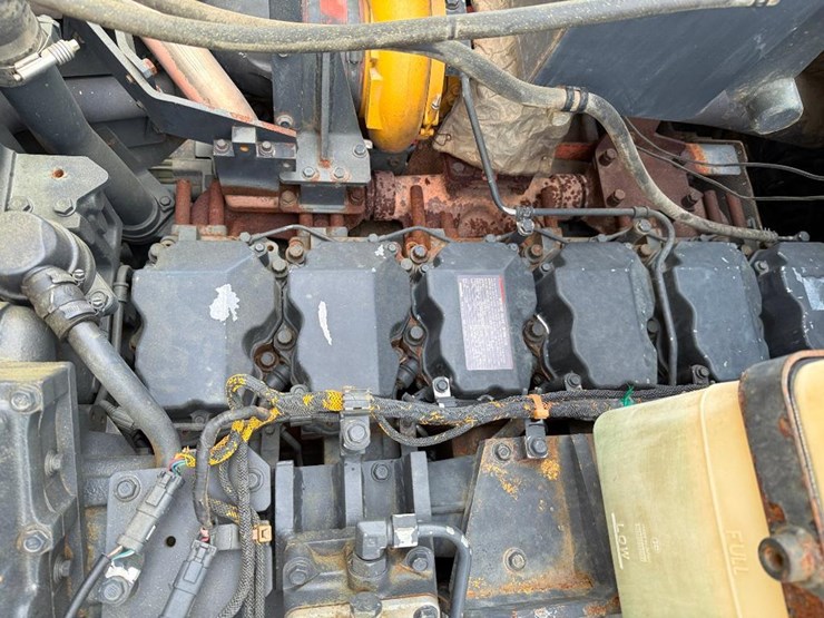 komatsu-hm350-2-image-39