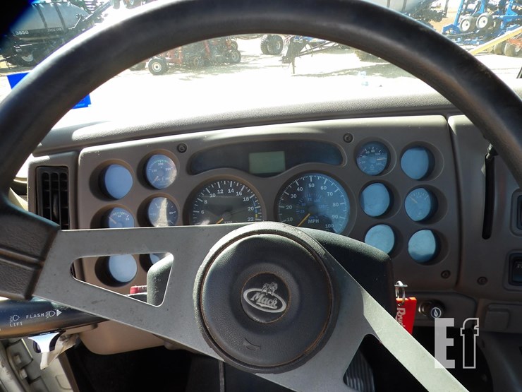 2003-mack-ch600-image-24