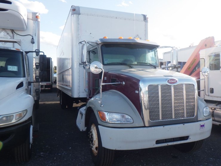 2014-peterbilt-337-image-3