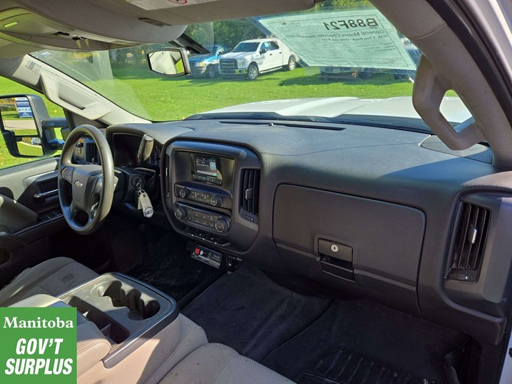 2015-chevrolet-3500-image-29