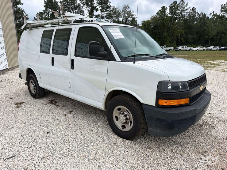 2018-chevrolet-express-2500-image-2