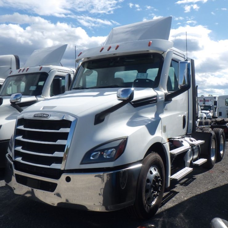2021 FREIGHTLINER CASCADIA 126