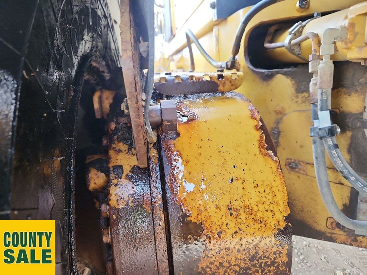 2015-caterpillar-140m-image-55