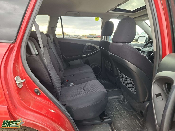 2010-toyota-rav4-image-34