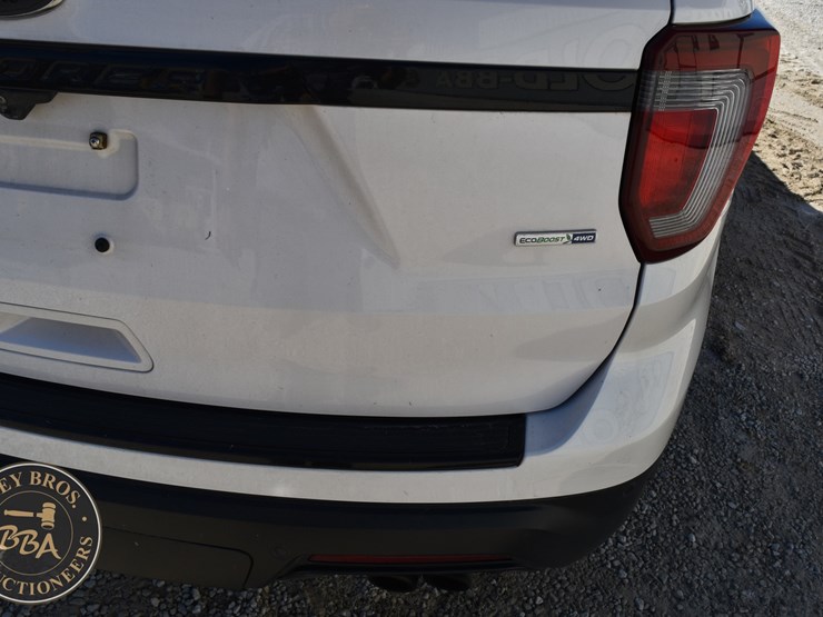 2018-ford-explorer-image-39