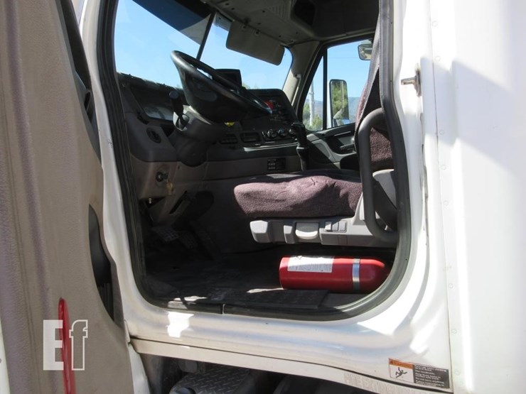 2013-freightliner-cascadia-125-image-7