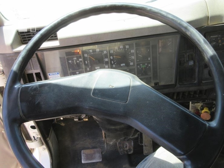 2001-international-4700-image-10