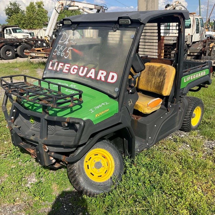 JOHN DEERE GATOR