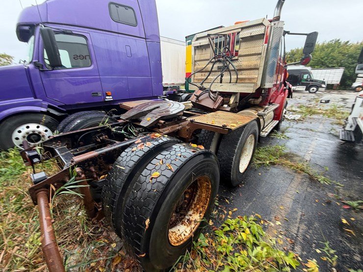 #1663-•-1999-sterling-day-cab-truck-tractor-image-6