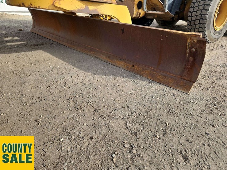 2015-caterpillar-140m-image-27