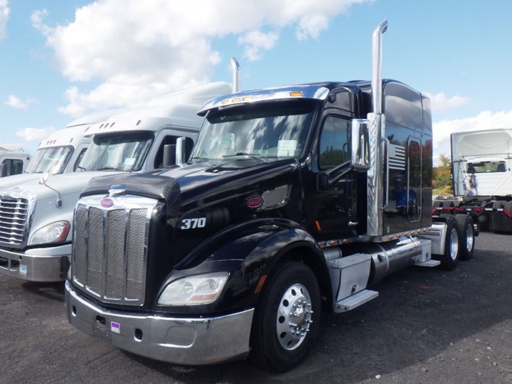 2018-peterbilt-579-image-1
