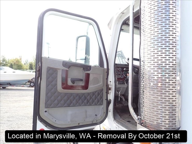 2013-freightliner-coronado-image-11