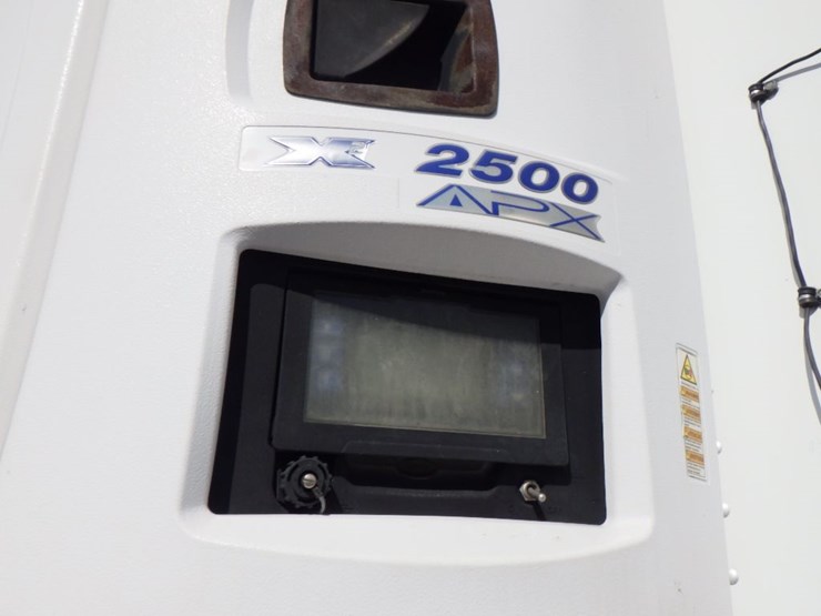 2012-utility-3000r-image-26