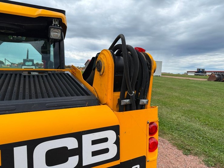 jcb-3ts-8t-image-27