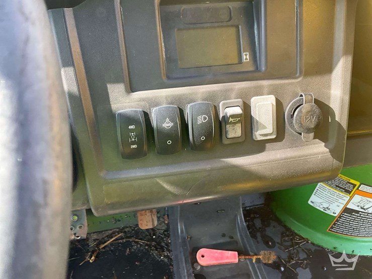 2022-john-deere-gator-image-11