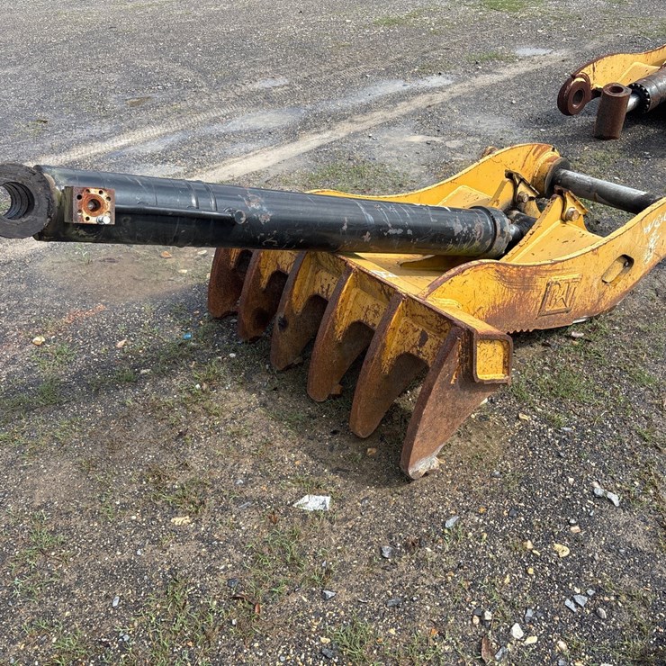 CATERPILLAR 323