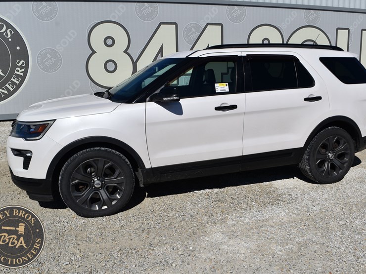 2018-ford-explorer-image-10