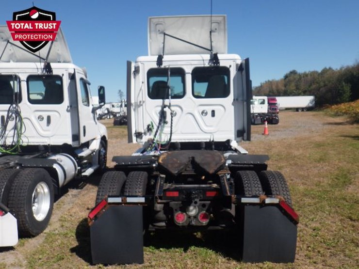 2022-freightliner-cascadia-126-image-10