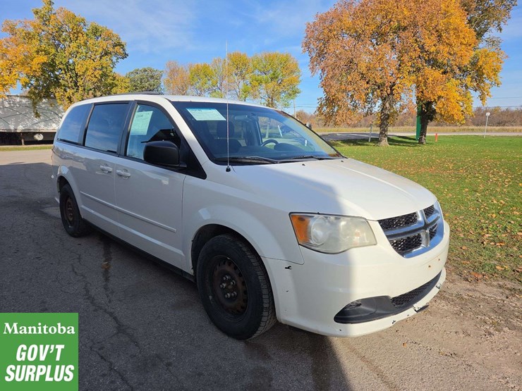 2012-dodge-grand-caravan-sxt-image-2