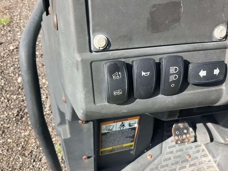 john-deere-gator-image-8