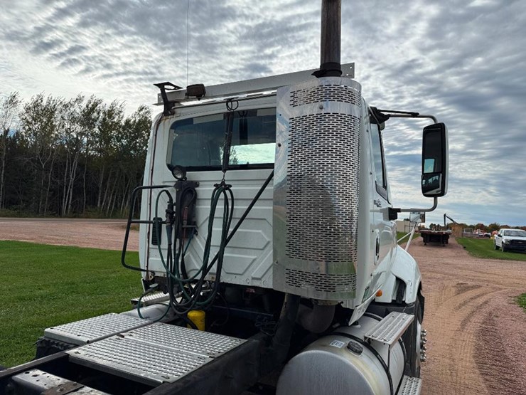 international-prostar-image-27