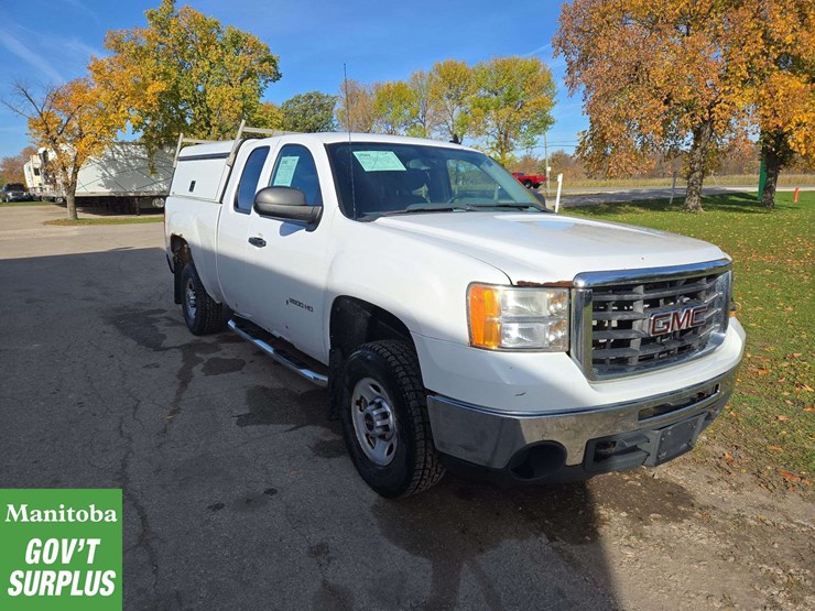 2010-gmc-sierra-2500hd-image-2