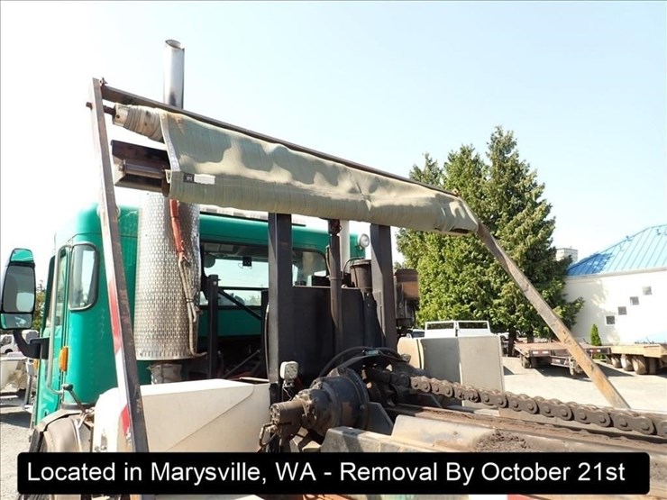 2016-peterbilt-320-image-3