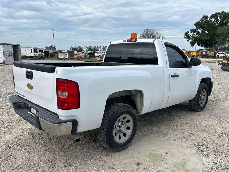2013-chevrolet-silverado-1500-image-3
