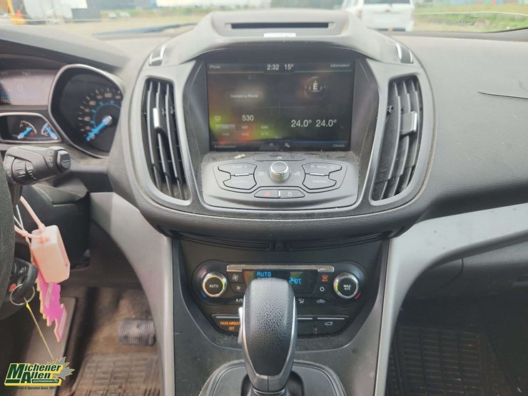 2015-ford-escape-se-image-23
