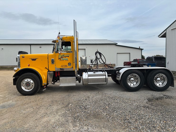 1982-peterbilt-359-image-2
