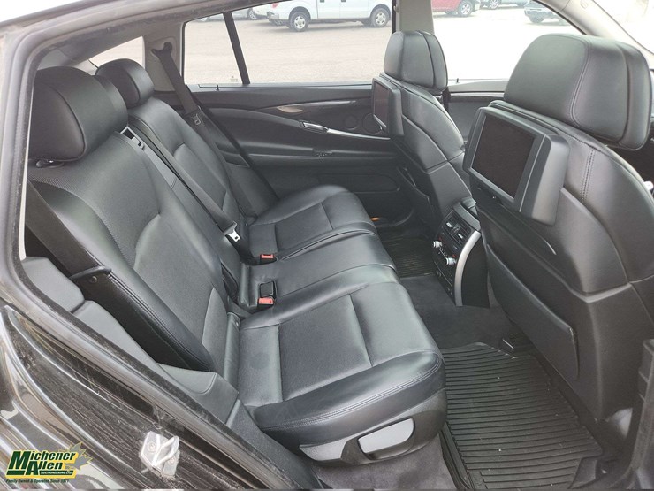 2013-bmw-5-series-550i-gt-xdrive-4dr-sedan-image-15