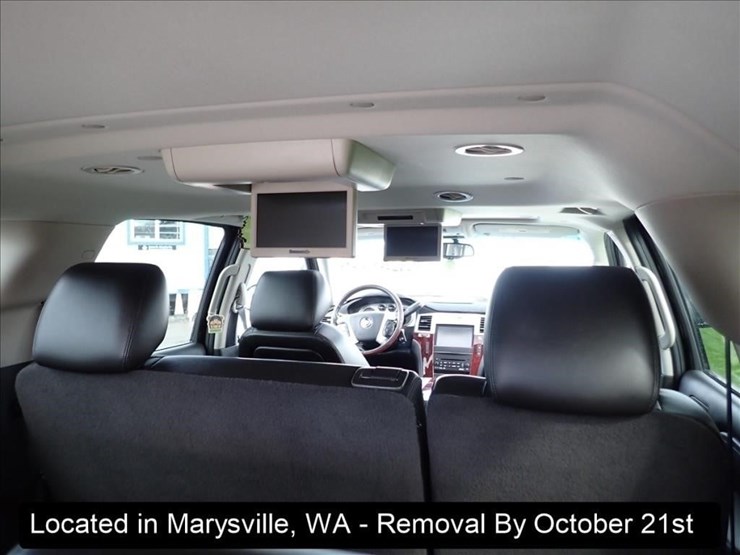 2011-cadillac-escalade-image-17