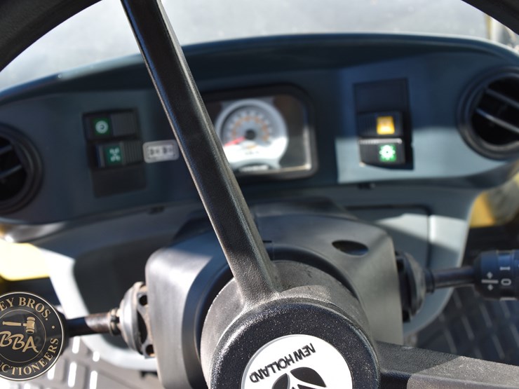 2013-new-holland-b110c-image-63