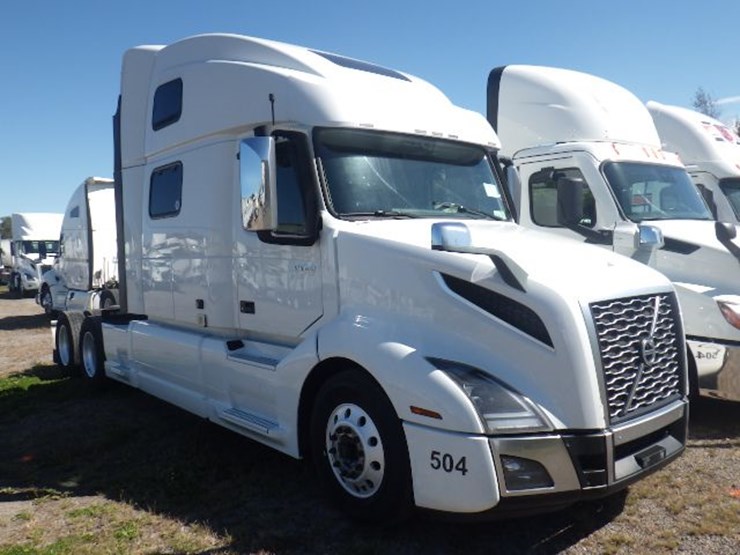 2021-volvo-vnl860-image-5