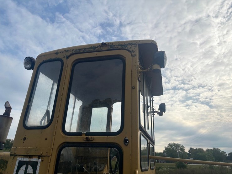caterpillar-12-image-10