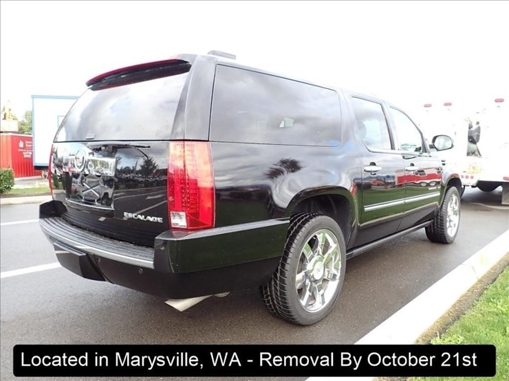 2011-cadillac-escalade-image-25