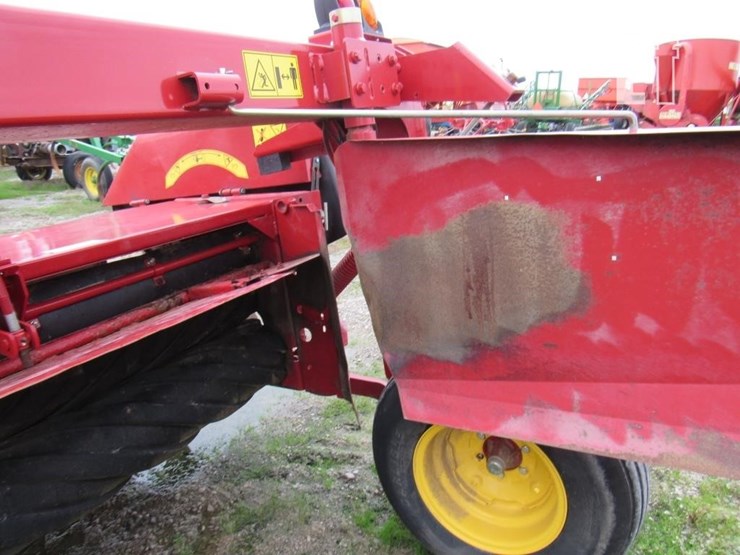 2019-new-holland-210-image-12