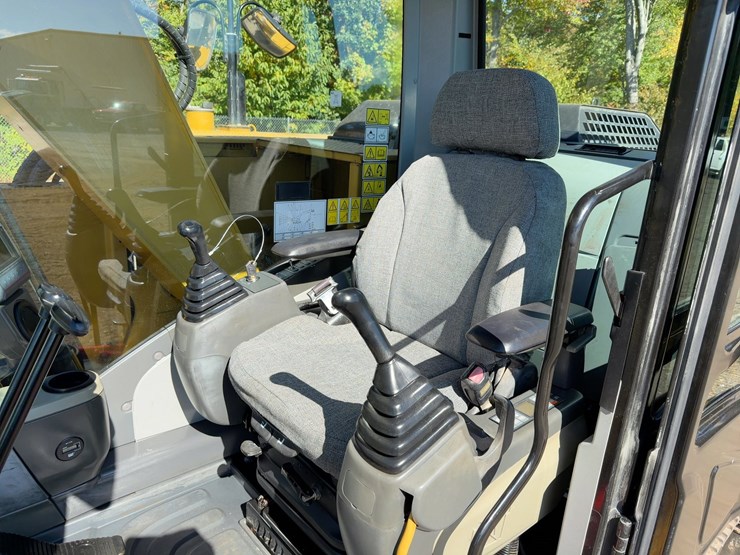 2016-caterpillar-311flrr-image-36