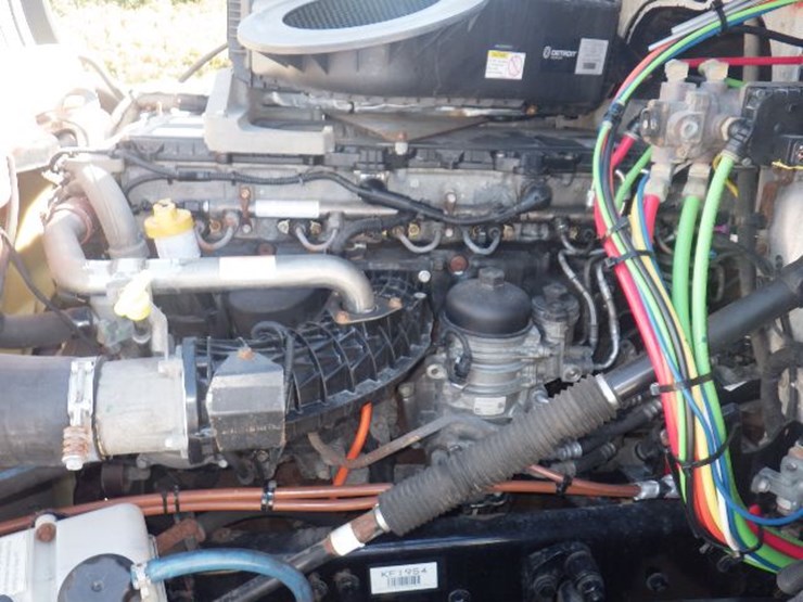 2019-freightliner-cascadia-126-image-20
