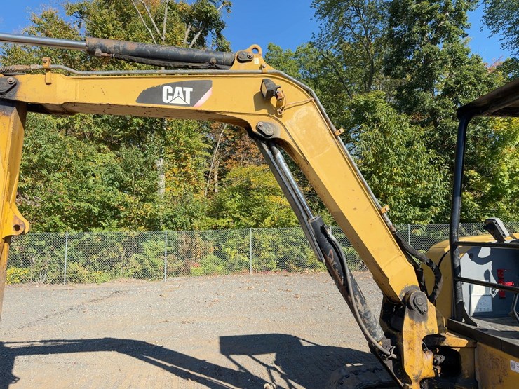 2014-caterpillar-305-image-14