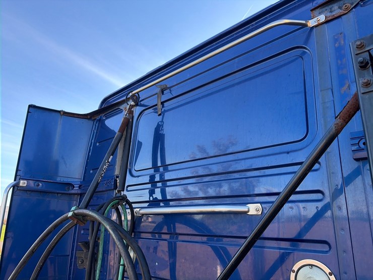 #1849-•-2015-volvo-vnl62-sleeper-cab-truck-tractor-image-21