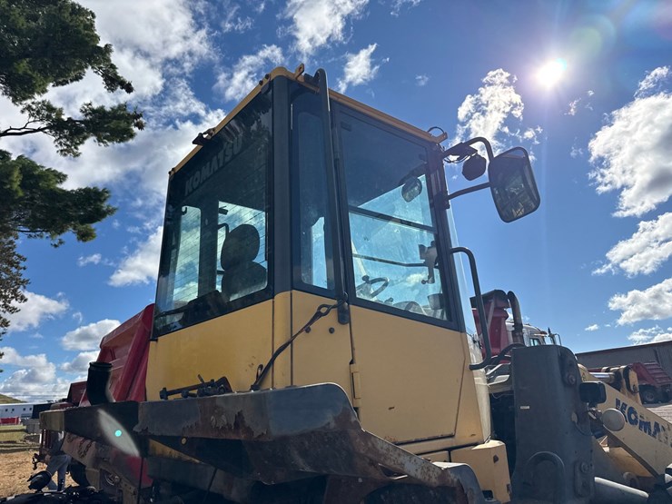 komatsu-wa320-image-46