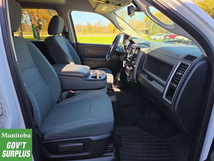 2015-dodge-1500-image-28