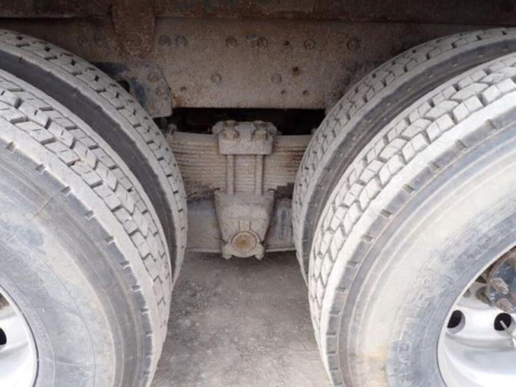 2015-freightliner-114sd-image-66