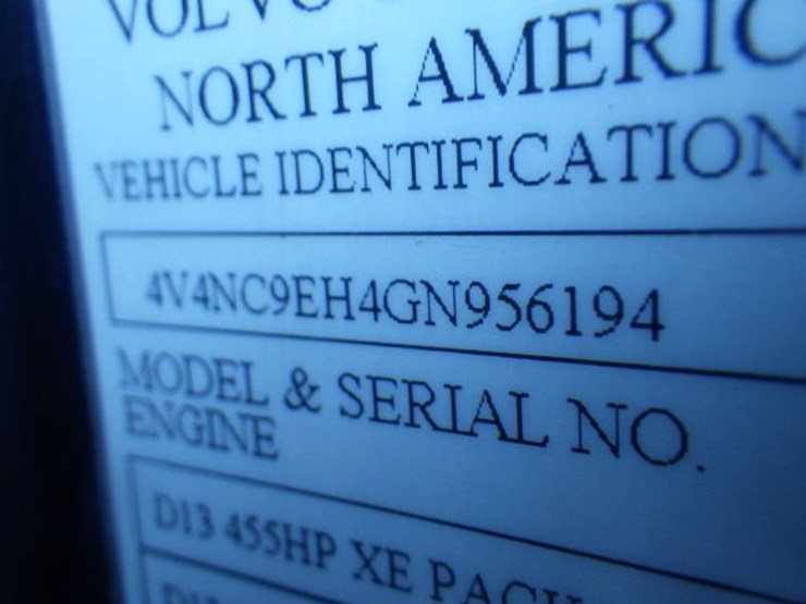 2016-volvo-vnl780-image-24