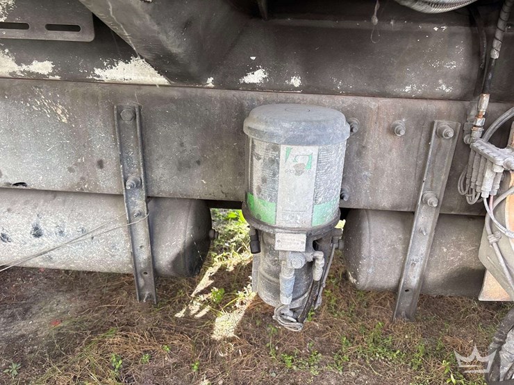 2019-peterbilt-520-image-16