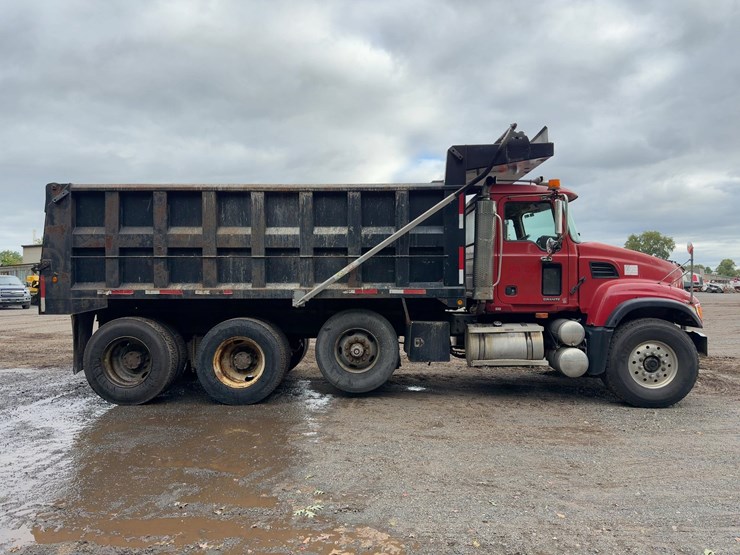 2005-mack-granite-cv713-image-6